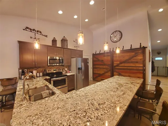 $865,000 | 28148 Commanche Trail, Canton, MO 63435