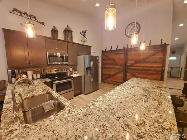 $865,000 | 28148 Commanche Trail, Canton, MO 63435