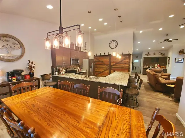 $865,000 | 28148 Commanche Trail, Canton, MO 63435