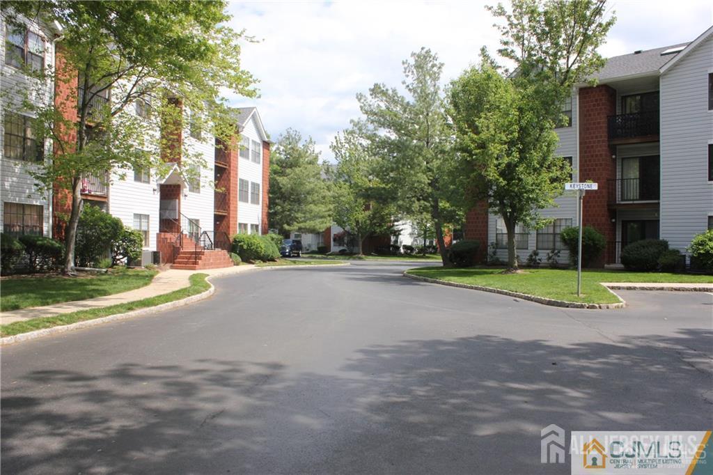82 Keystone Court Edison, NJ 08817 - Photo 2 of 21