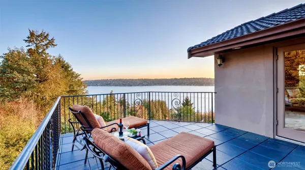 $25,000 | 7909 78th Avenue Southeast, Mercer Island, WA 98040