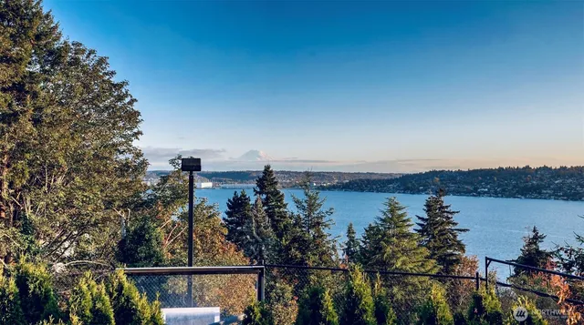 $25,000 | 7909 78th Avenue Southeast, Mercer Island, WA 98040