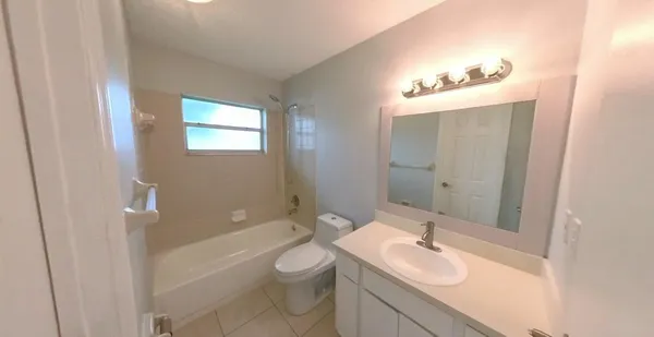 $2,895 | 141 Northeast 17th Court, Boynton Beach, FL 33435