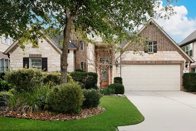 $485,000 | 18 Estherwood Place, The Woodlands, TX 77354