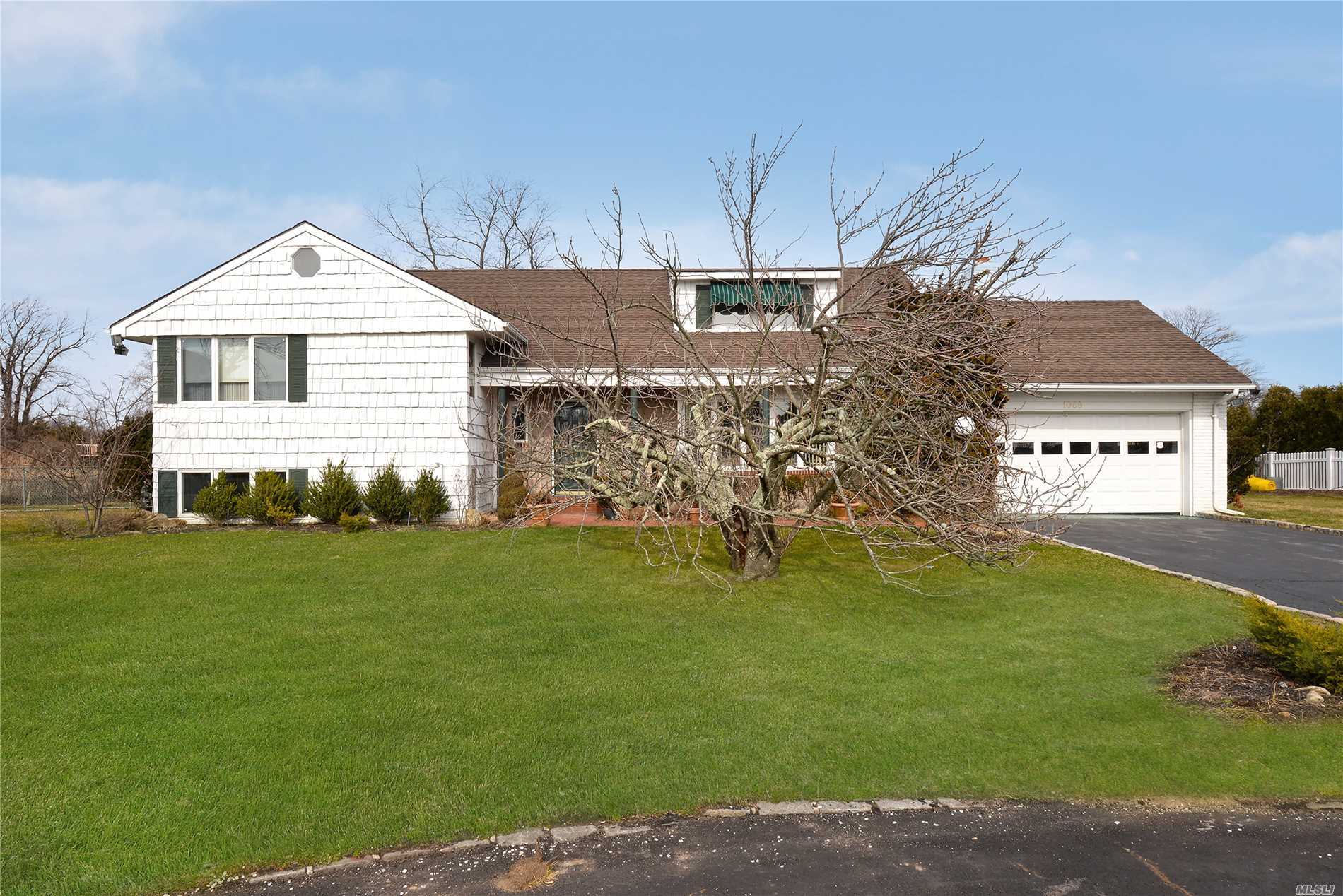 1069 Channel Road Hewlett, NY 11557 - Photo 1 of 1 Gallery Image 1