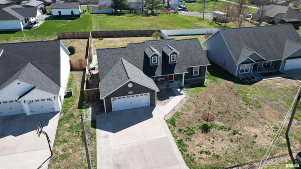 $295,000 | 12387 Bermuda Drive, Marion, IL 62959