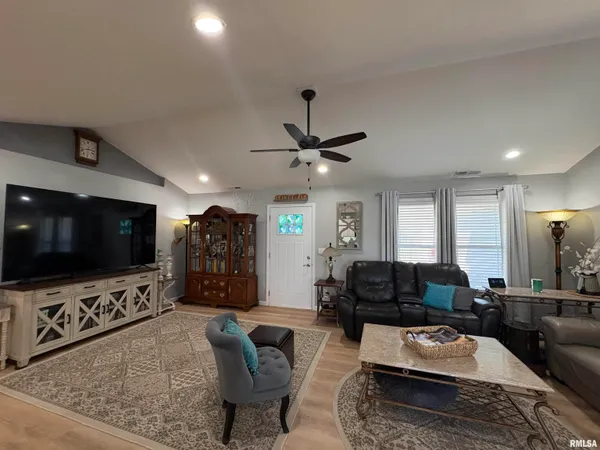$295,000 | 12387 Bermuda Drive, Marion, IL 62959