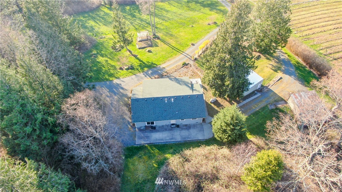 6902 Goodwin Road Everson, WA 98247 - Photo 8 of 39 a view of a backyard
