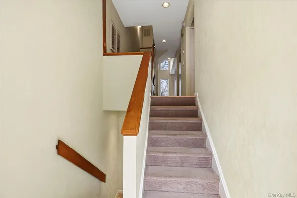 $665,000 | 4 Tudor Circle, Yorktown Heights, NY 10598