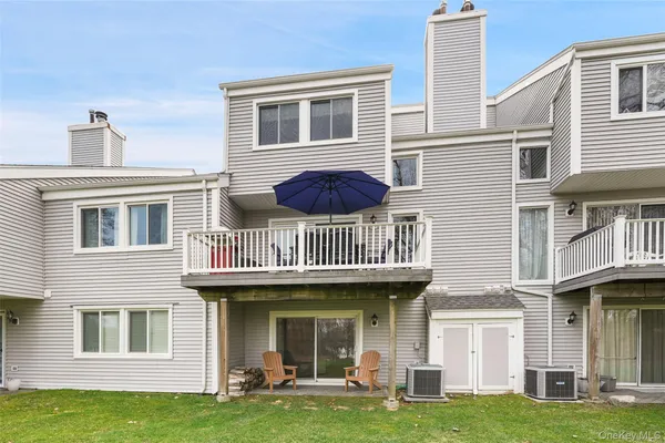 $665,000 | 4 Tudor Circle, Yorktown Heights, NY 10598