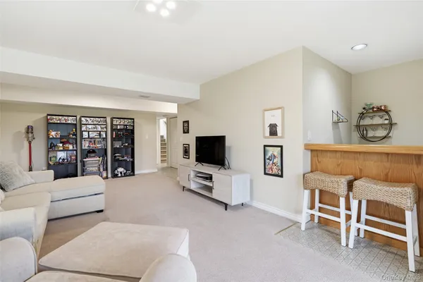$665,000 | 4 Tudor Circle, Yorktown Heights, NY 10598