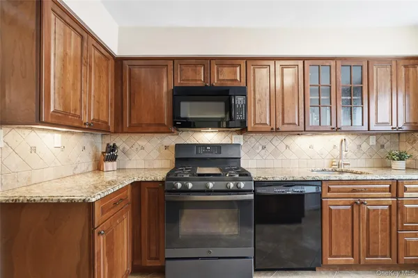 $665,000 | 4 Tudor Circle, Yorktown Heights, NY 10598