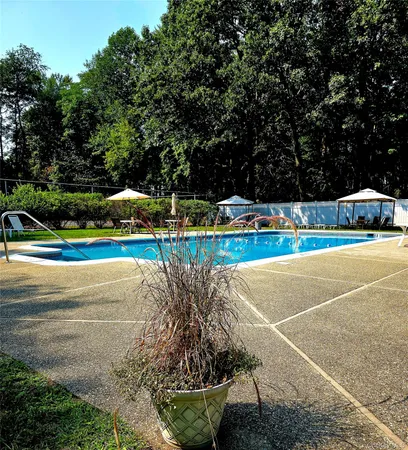 $665,000 | 4 Tudor Circle, Yorktown Heights, NY 10598