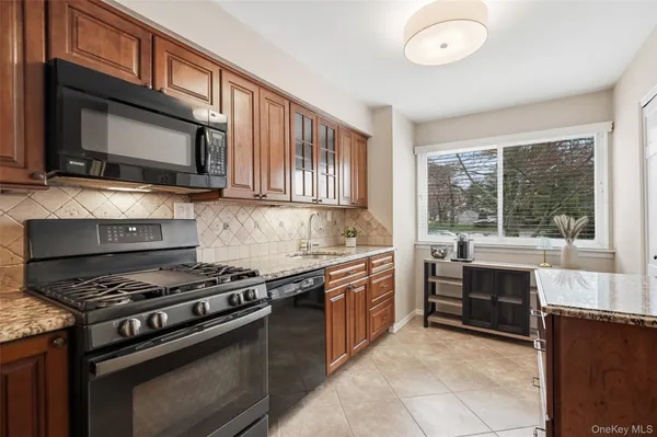 $665,000 | 4 Tudor Circle, Yorktown Heights, NY 10598