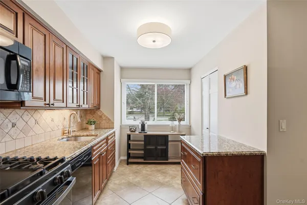 $665,000 | 4 Tudor Circle, Yorktown Heights, NY 10598