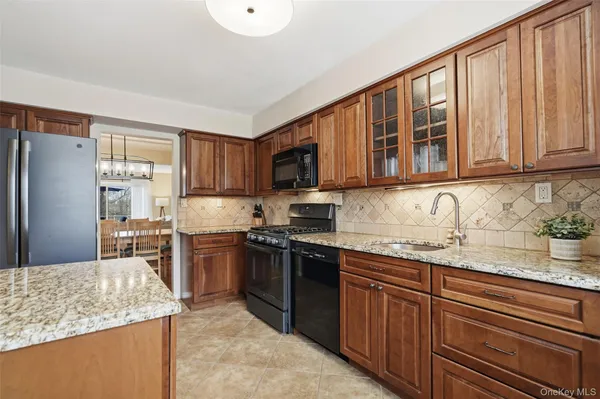 $665,000 | 4 Tudor Circle, Yorktown Heights, NY 10598