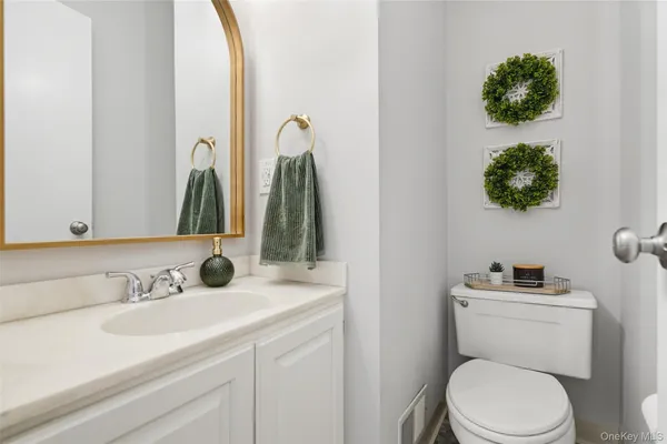 $665,000 | 4 Tudor Circle, Yorktown Heights, NY 10598