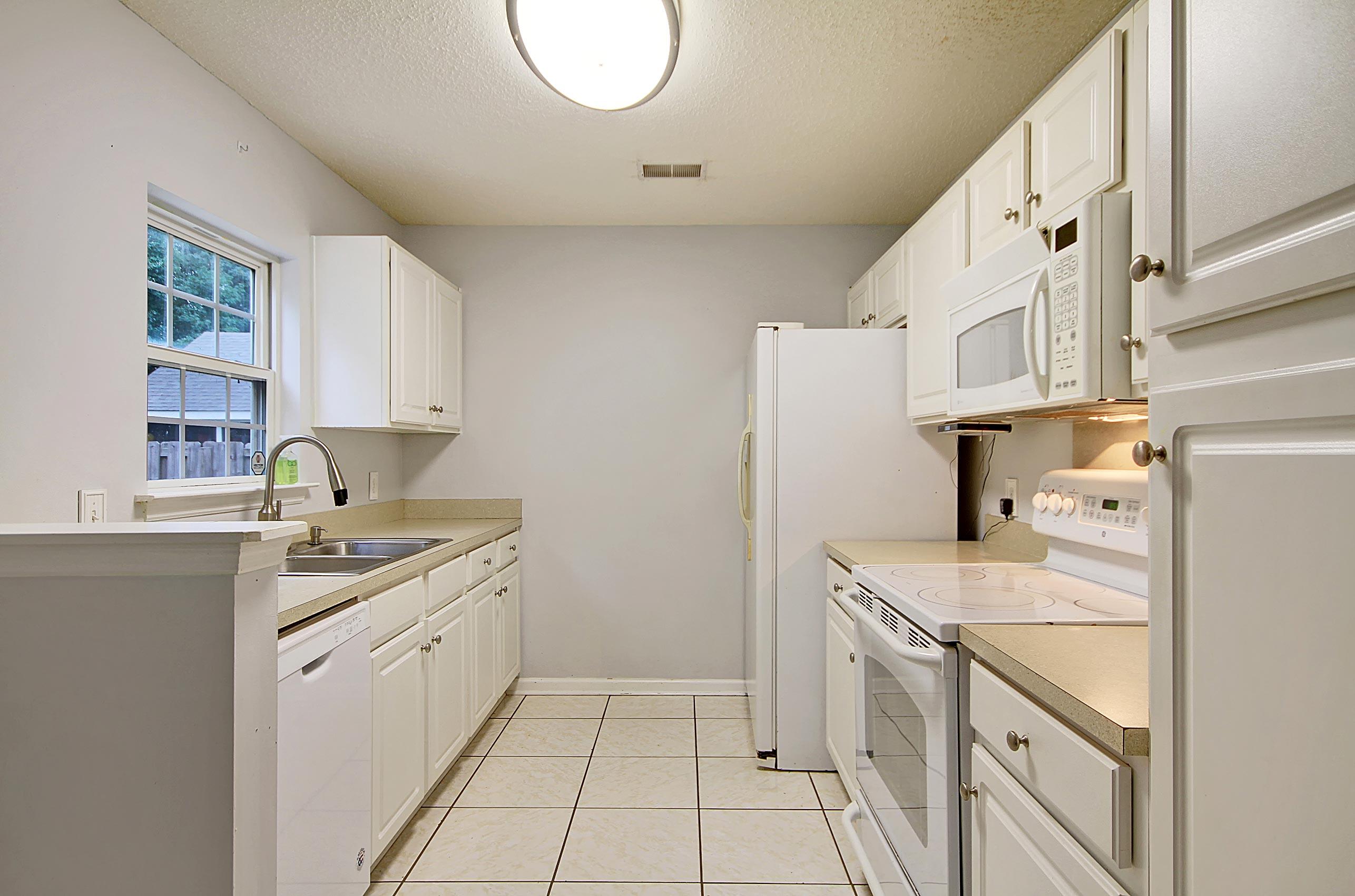111 Avalon Road Summerville, SC 29483 - Photo 7 of 21 CREM_111 Avalon_015