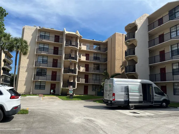 $1,600 | 3500 Blue Lake Drive, Unit 401, Pompano Beach, FL 33064