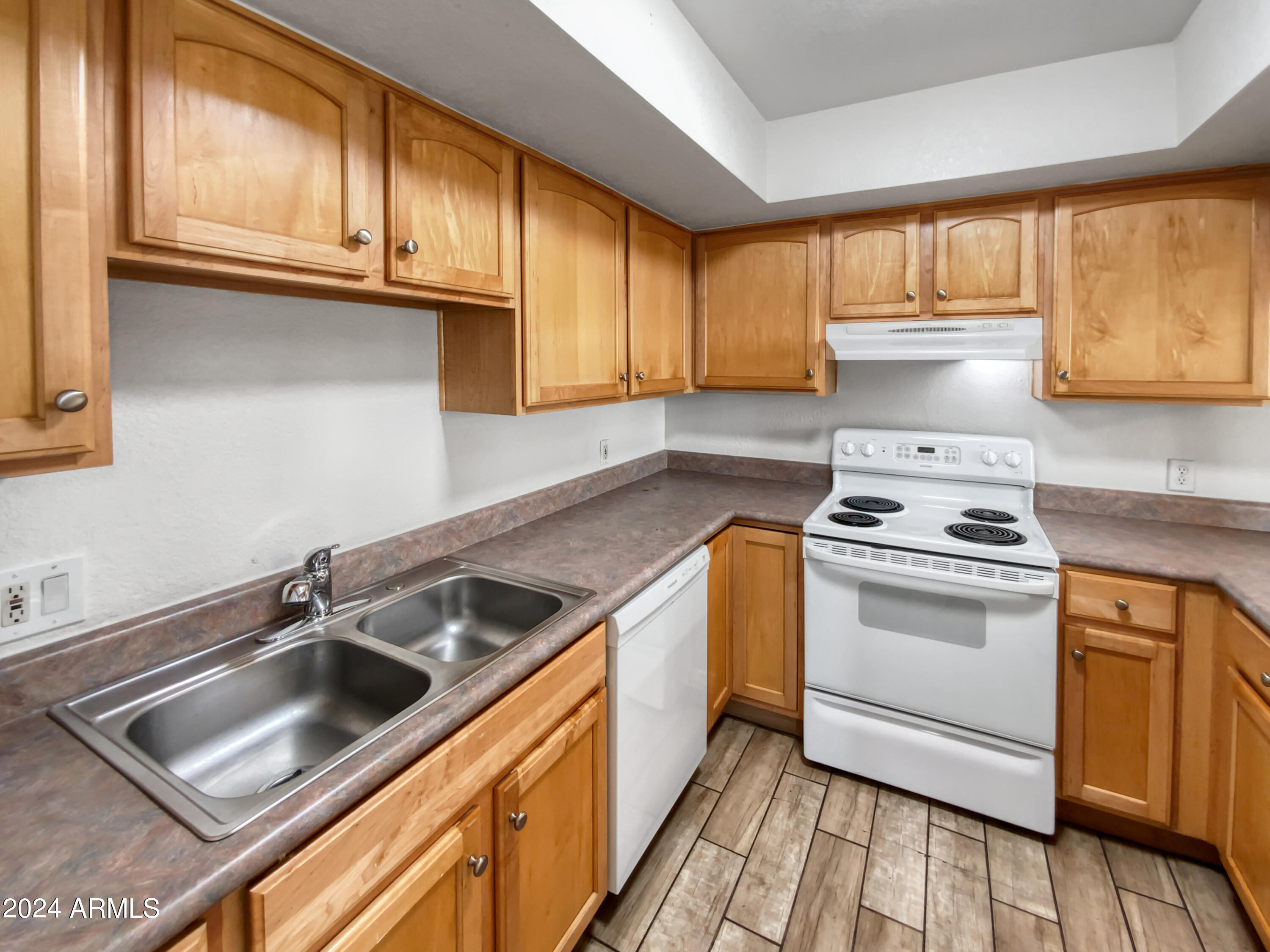 202 East Ruth Avenue, Unit 8 Phoenix, AZ 85020 - Photo 3 of 17 listing_2