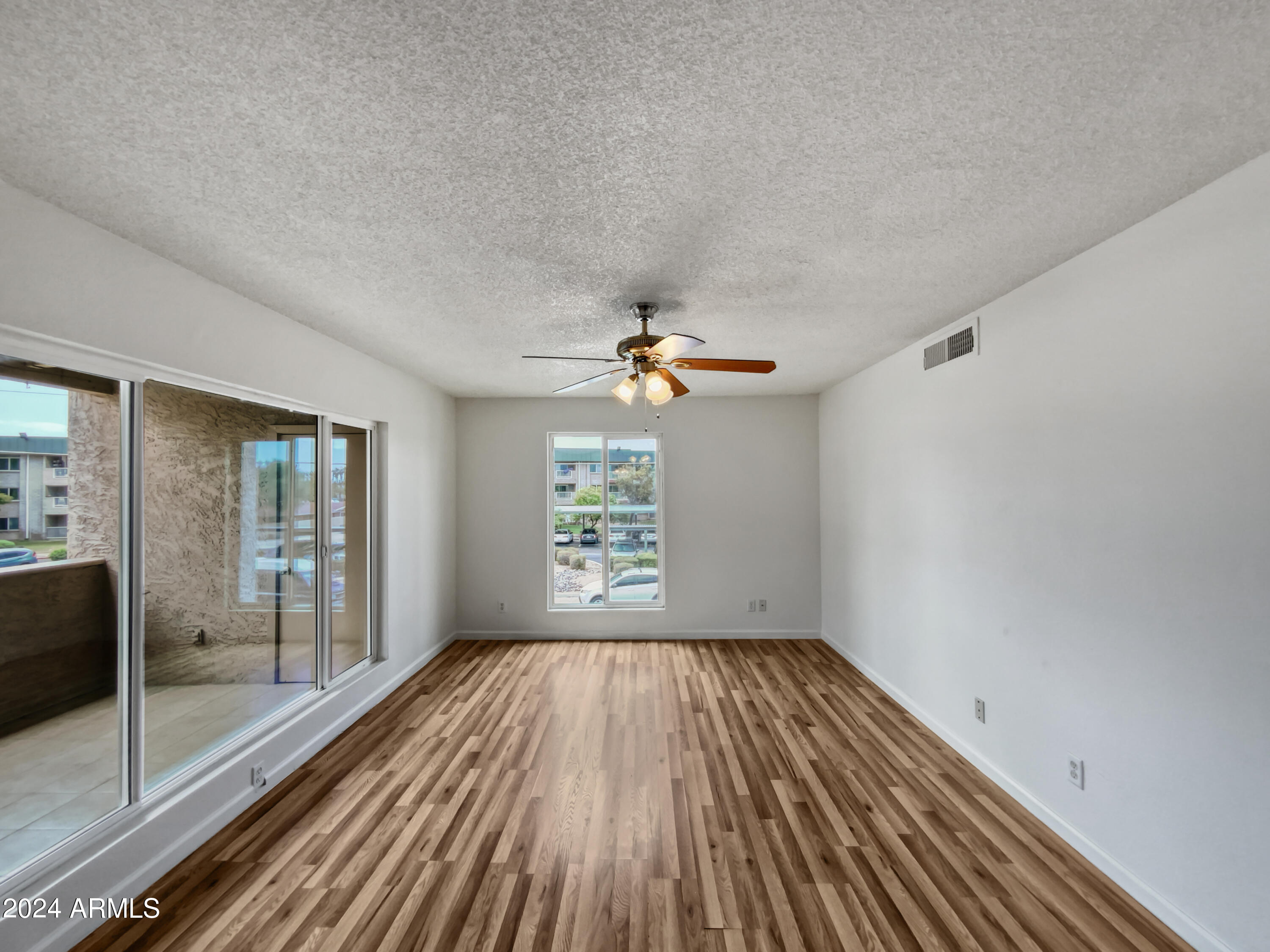 202 East Ruth Avenue, Unit 8 Phoenix, AZ 85020 - Photo 5 of 17 listing_4