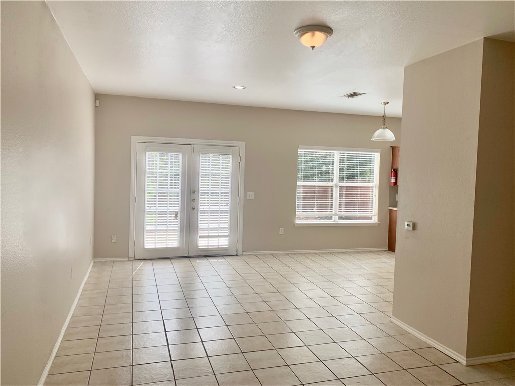 1121 Terry Drive, Unit B Austin, TX 78721 - Photo 4 of 26