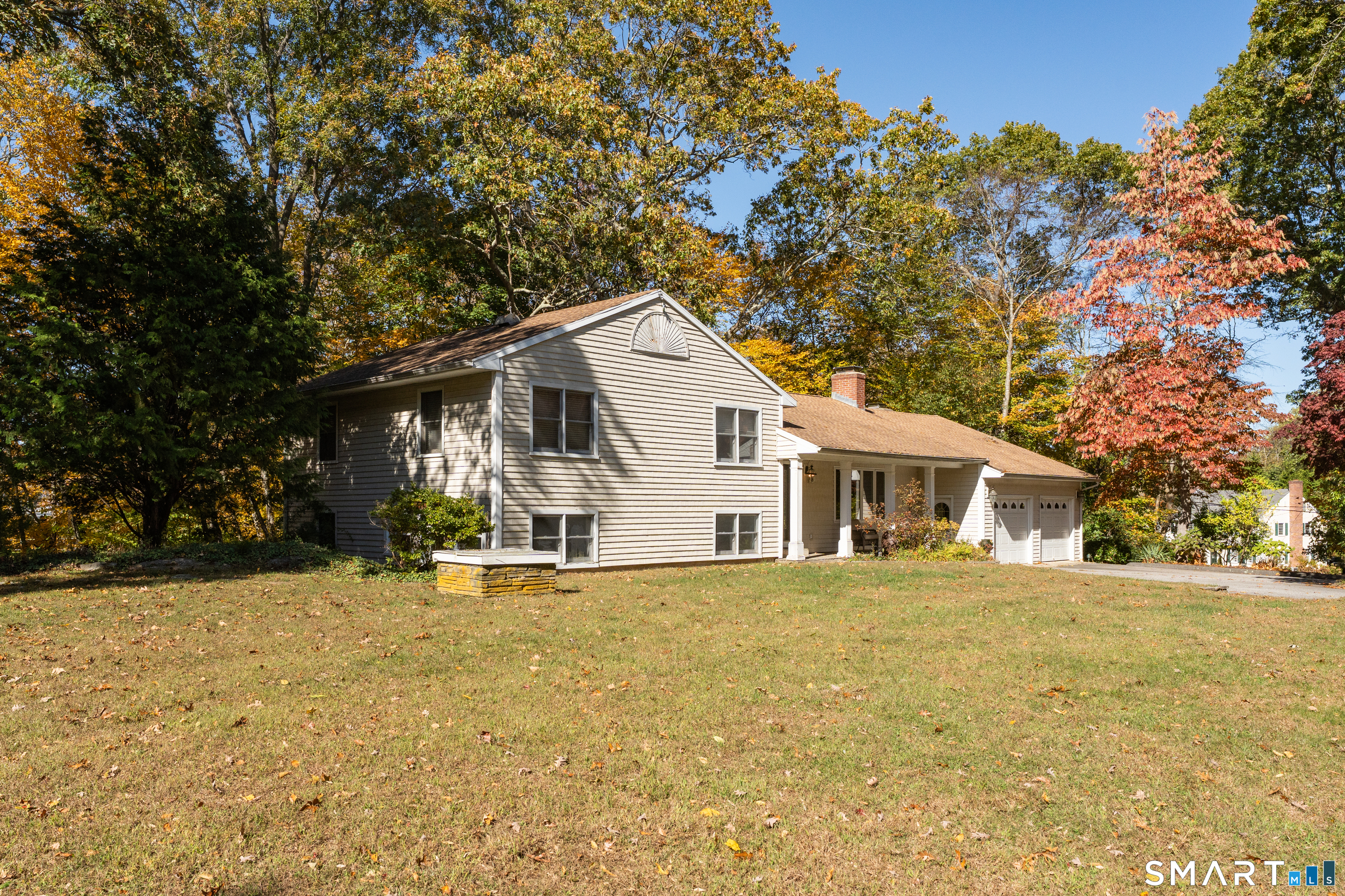 40 Hull Road Madison, CT 06443 - Photo 5 of 40 Large front yard with lots of sun and privacy.