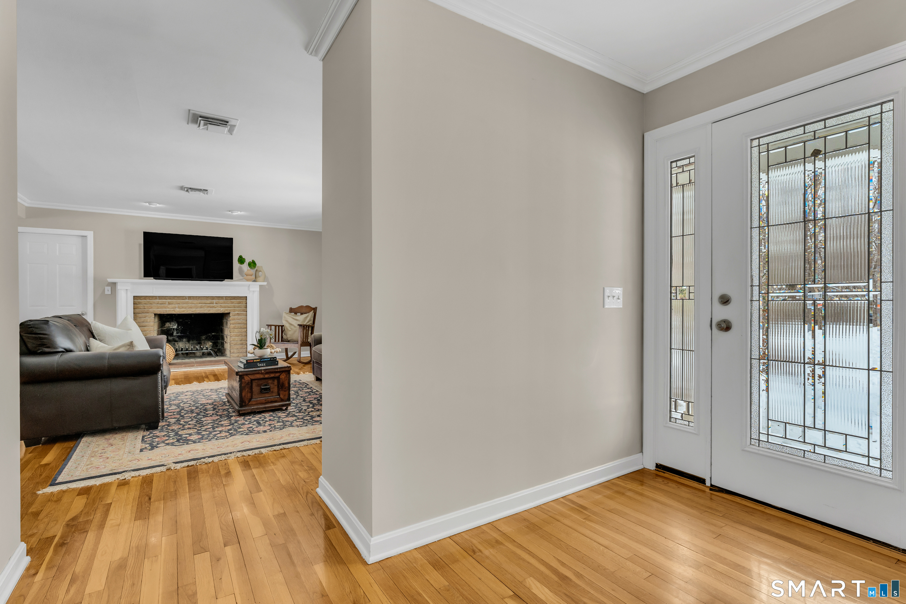40 Hull Road Madison, CT 06443 - Photo 6 of 40 Entry foyer with coat closet opens to the living room.