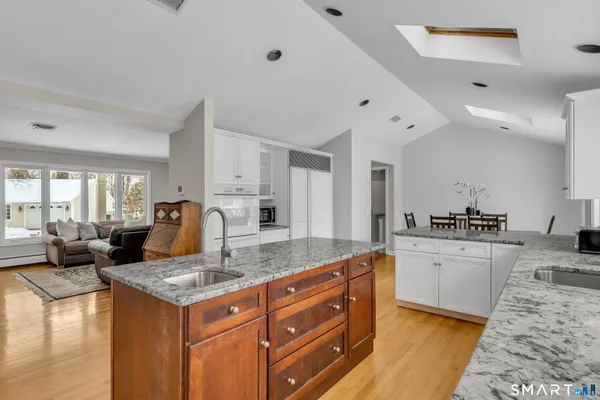 $825,000 | 40 Hull Road, Madison, CT 06443