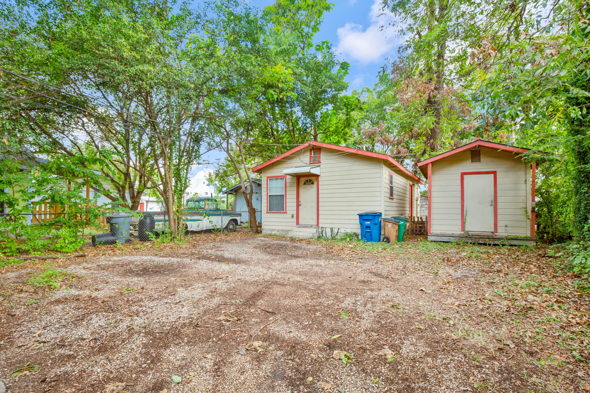2610 East 3rd Street, Unit B Austin, TX 78702 - Photo 14 of 14 a view of a house with backyard and garden
