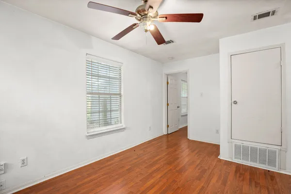 $1,575 | 2610 East 3rd Street, Unit B, Austin, TX 78702