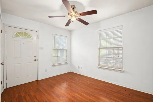 $1,575 | 2610 East 3rd Street, Unit B, Austin, TX 78702