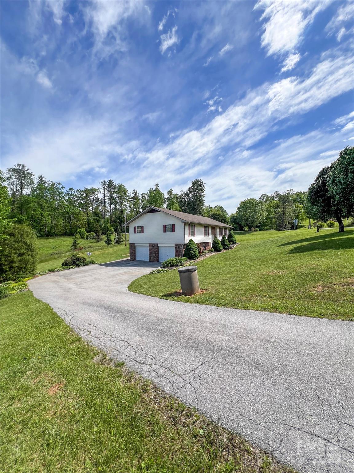 660 Halltown Road Spruce Pine, NC 28777 - Photo 2 of 33 Gallery Image 2