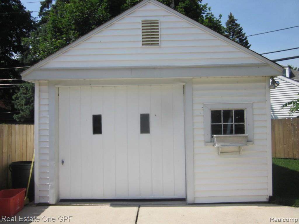 425 Lothrop Road Grosse Pointe, MI 48236 - Photo 17 of 26 IMG_2543.jpg