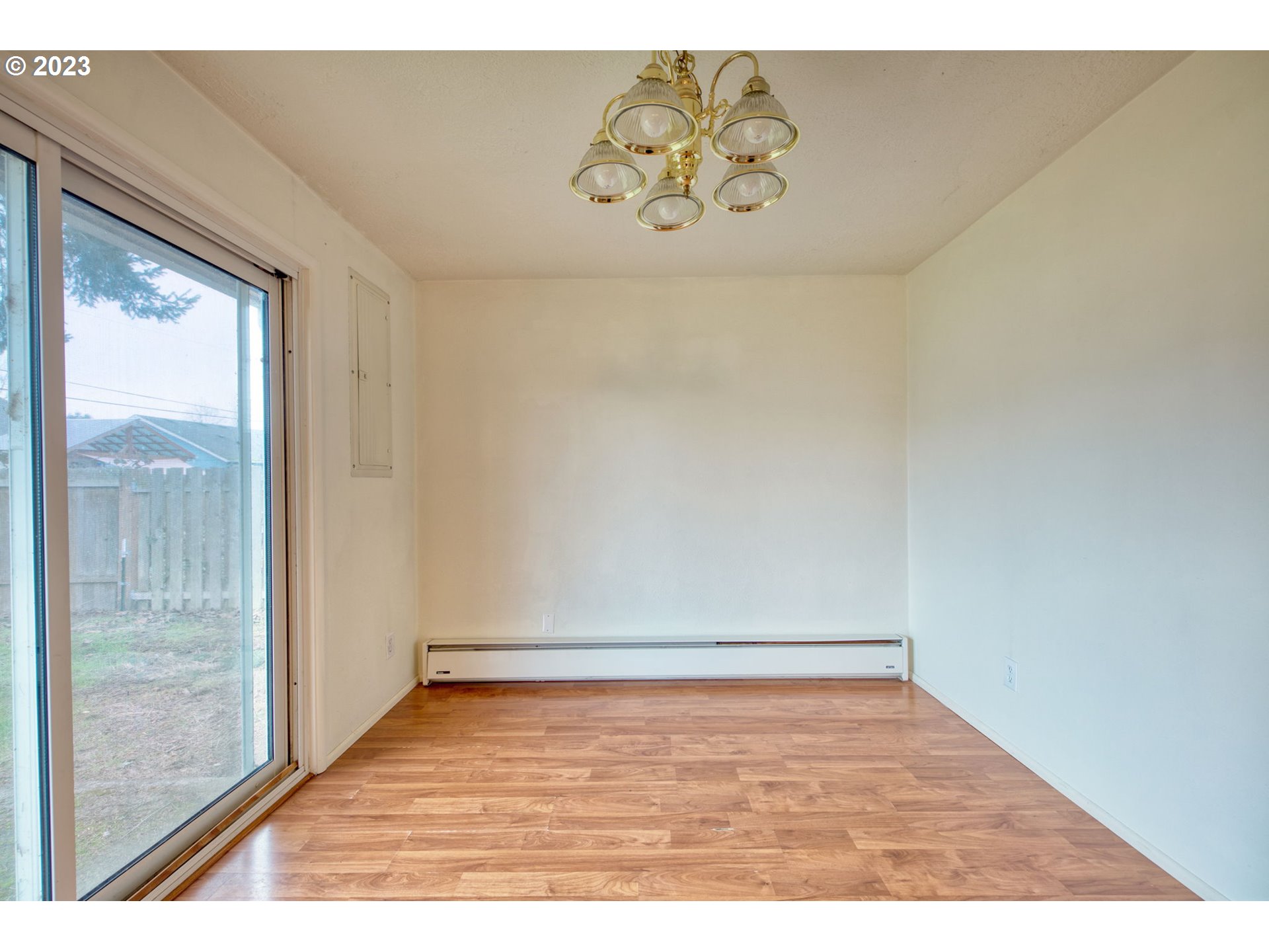 823 South 38th Street Springfield, OR 97478 - Photo 11 of 26 a view of an empty room