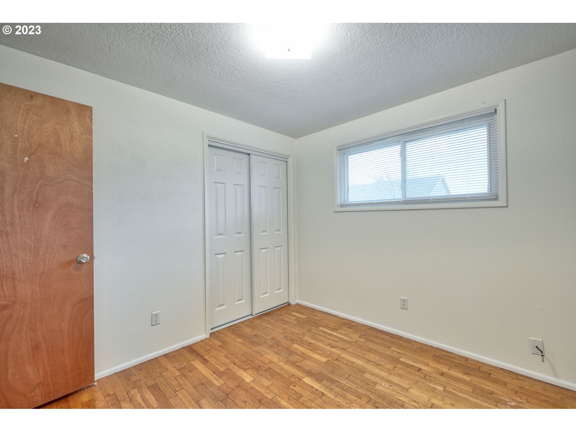 823 South 38th Street Springfield, OR 97478 - Photo 19 of 26 an empty room with windows