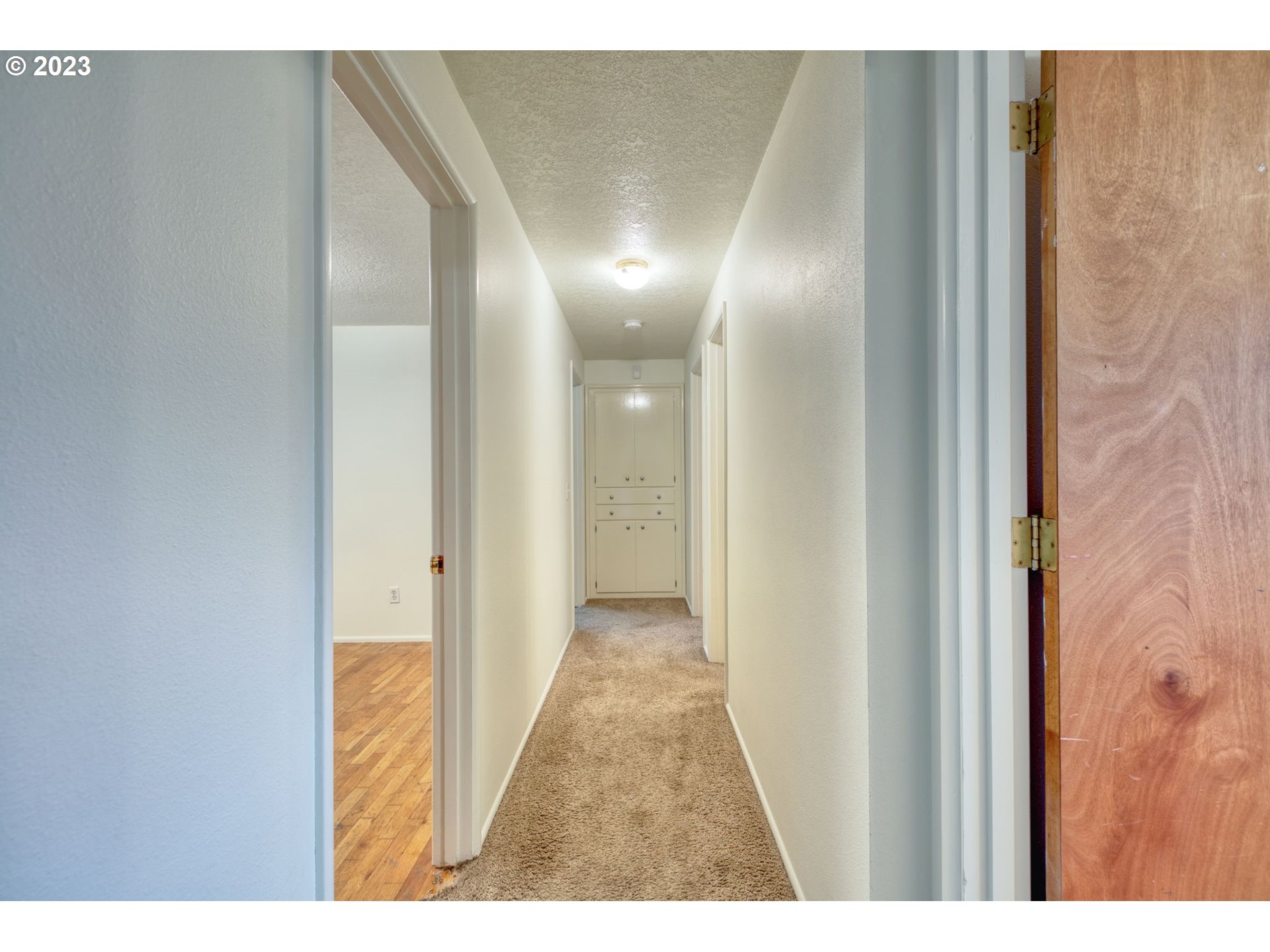 823 South 38th Street Springfield, OR 97478 - Photo 21 of 26 a view of a hallway