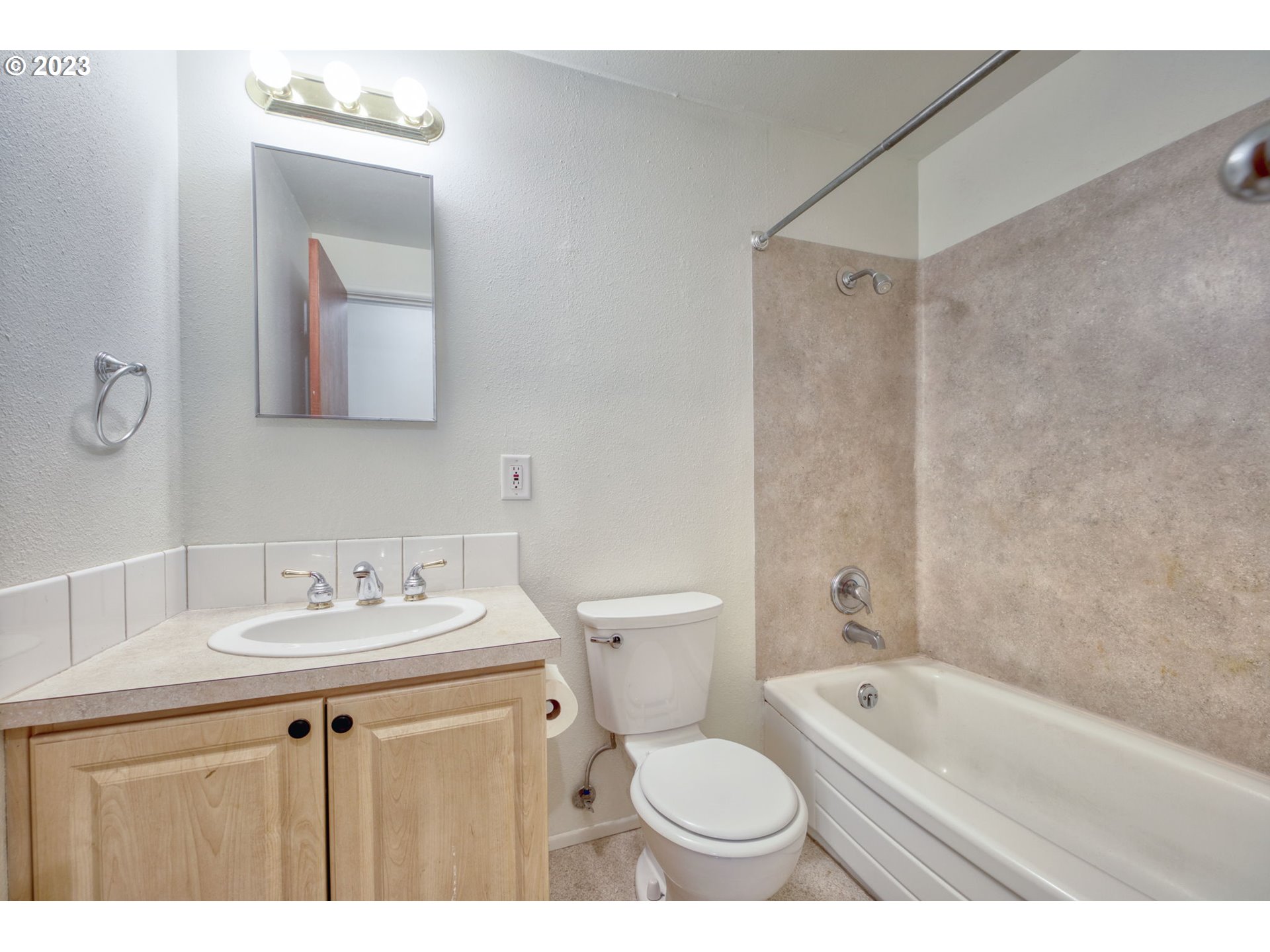 823 South 38th Street Springfield, OR 97478 - Photo 22 of 26 a bathroom with a sink toilet tub and vanity