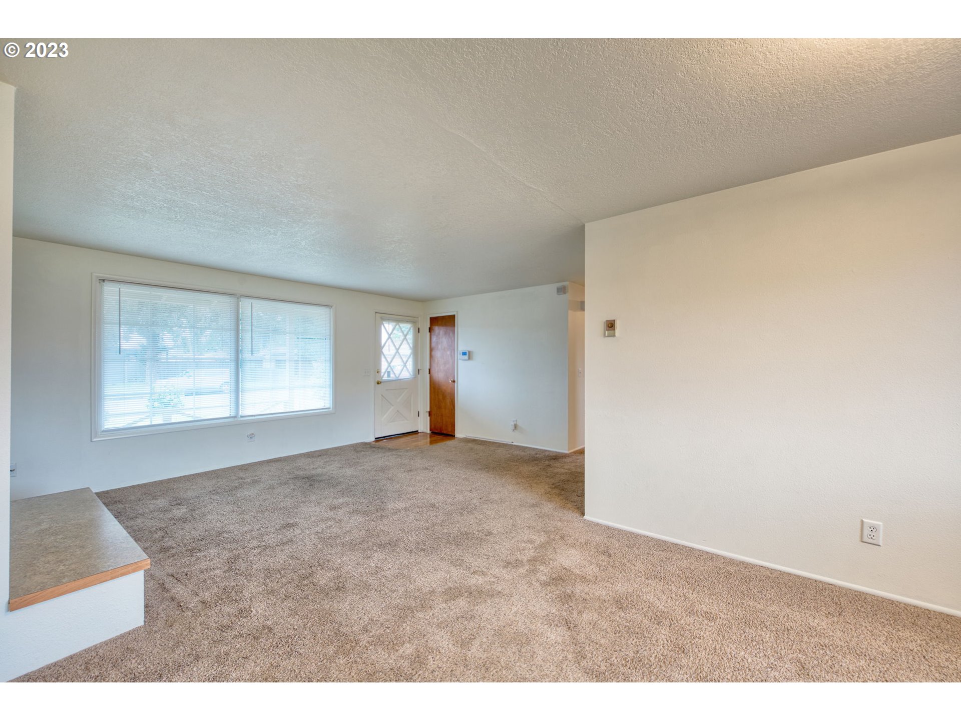 823 South 38th Street Springfield, OR 97478 - Photo 4 of 26 a view of empty room