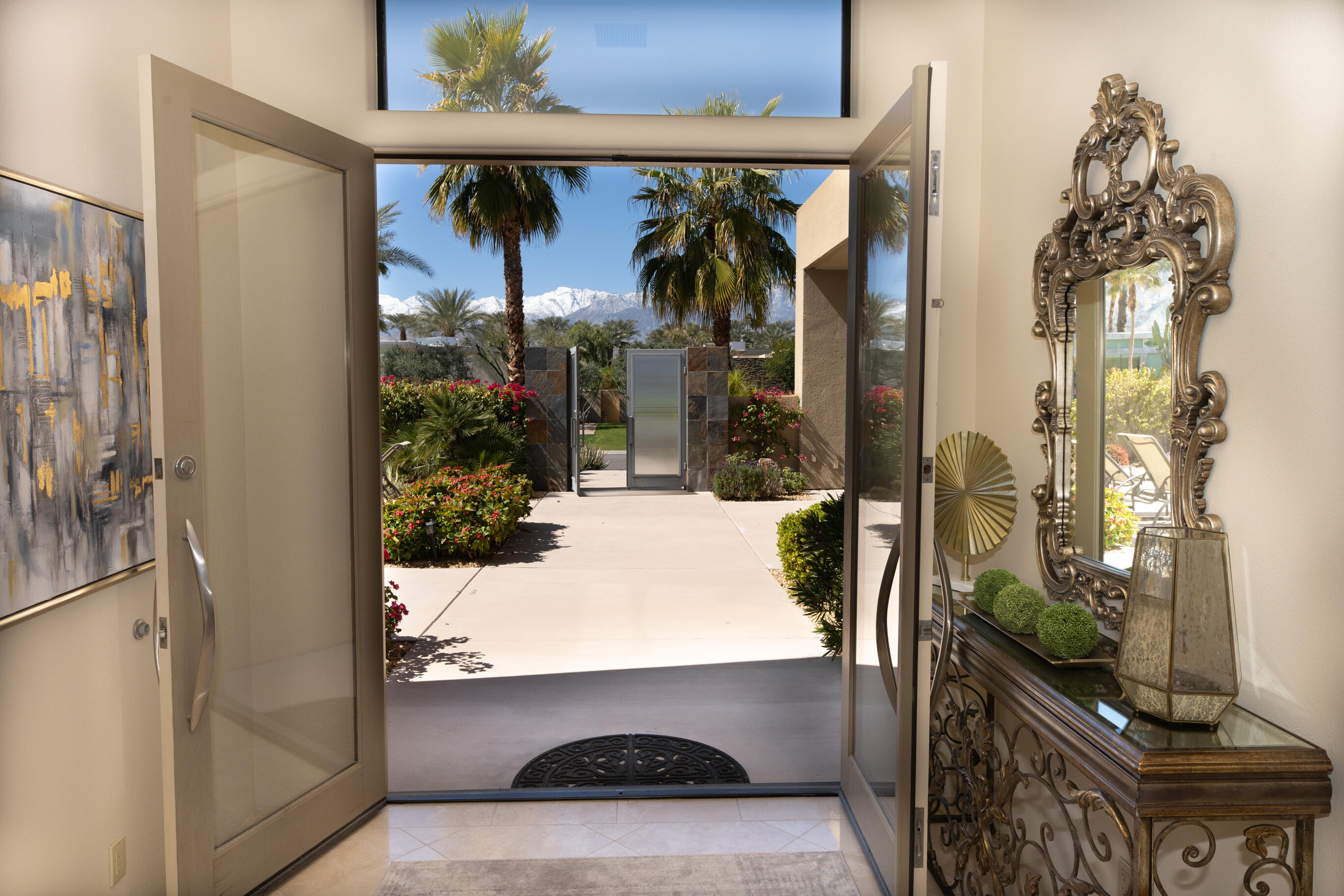 29 Sun Ridge Circle Rancho Mirage, CA 92270 - Photo 12 of 57 a view of living room