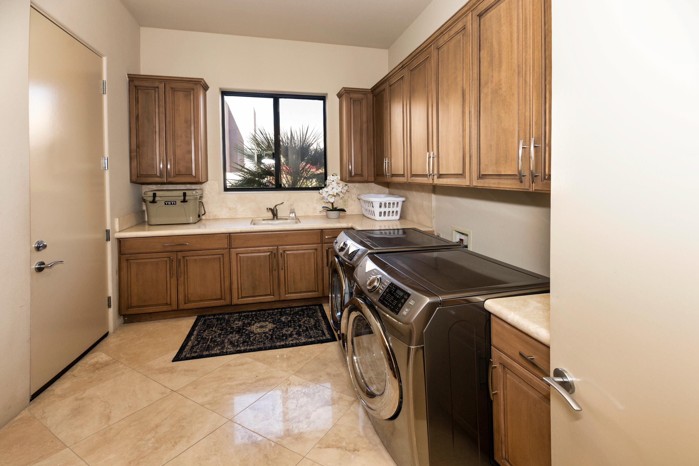29 Sun Ridge Circle Rancho Mirage, CA 92270 - Photo 36 of 57 a utility room with a sink a washer and dryer