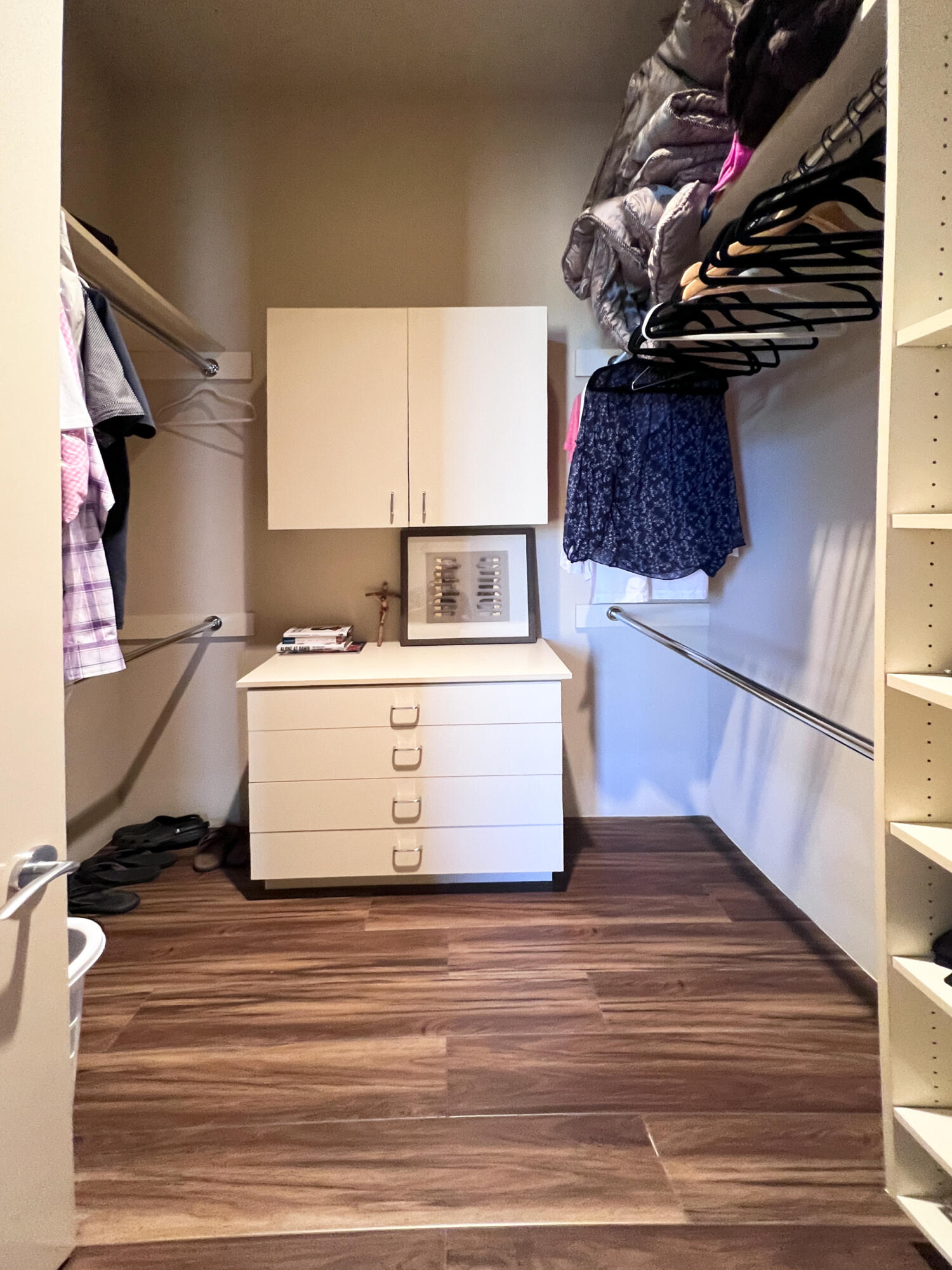29 Sun Ridge Circle Rancho Mirage, CA 92270 - Photo 44 of 57 a utility room with a washer and dryer