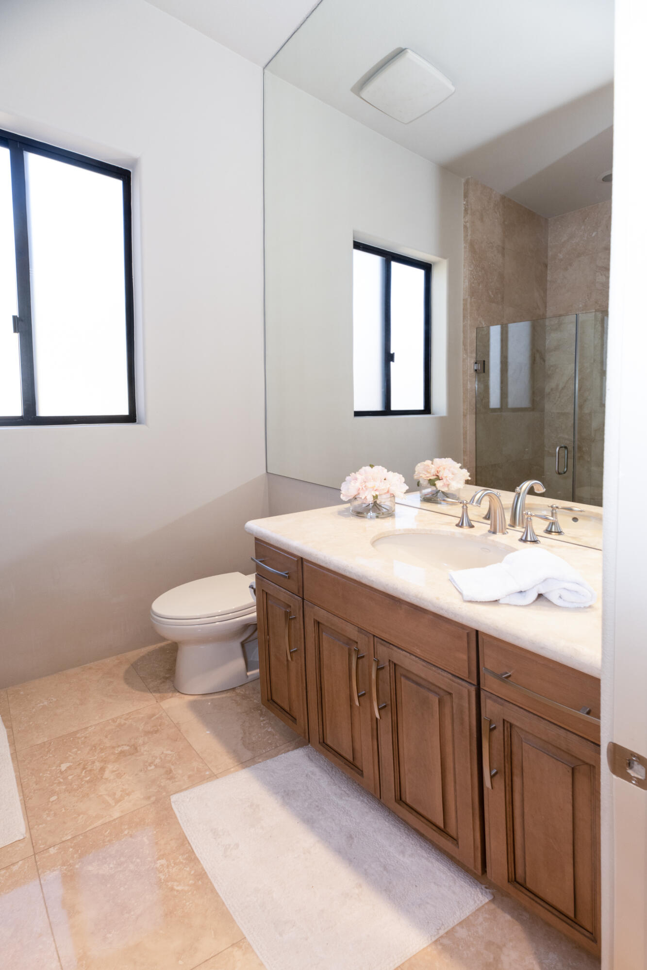 29 Sun Ridge Circle Rancho Mirage, CA 92270 - Photo 46 of 57 a bathroom with a toilet a sink and mirror