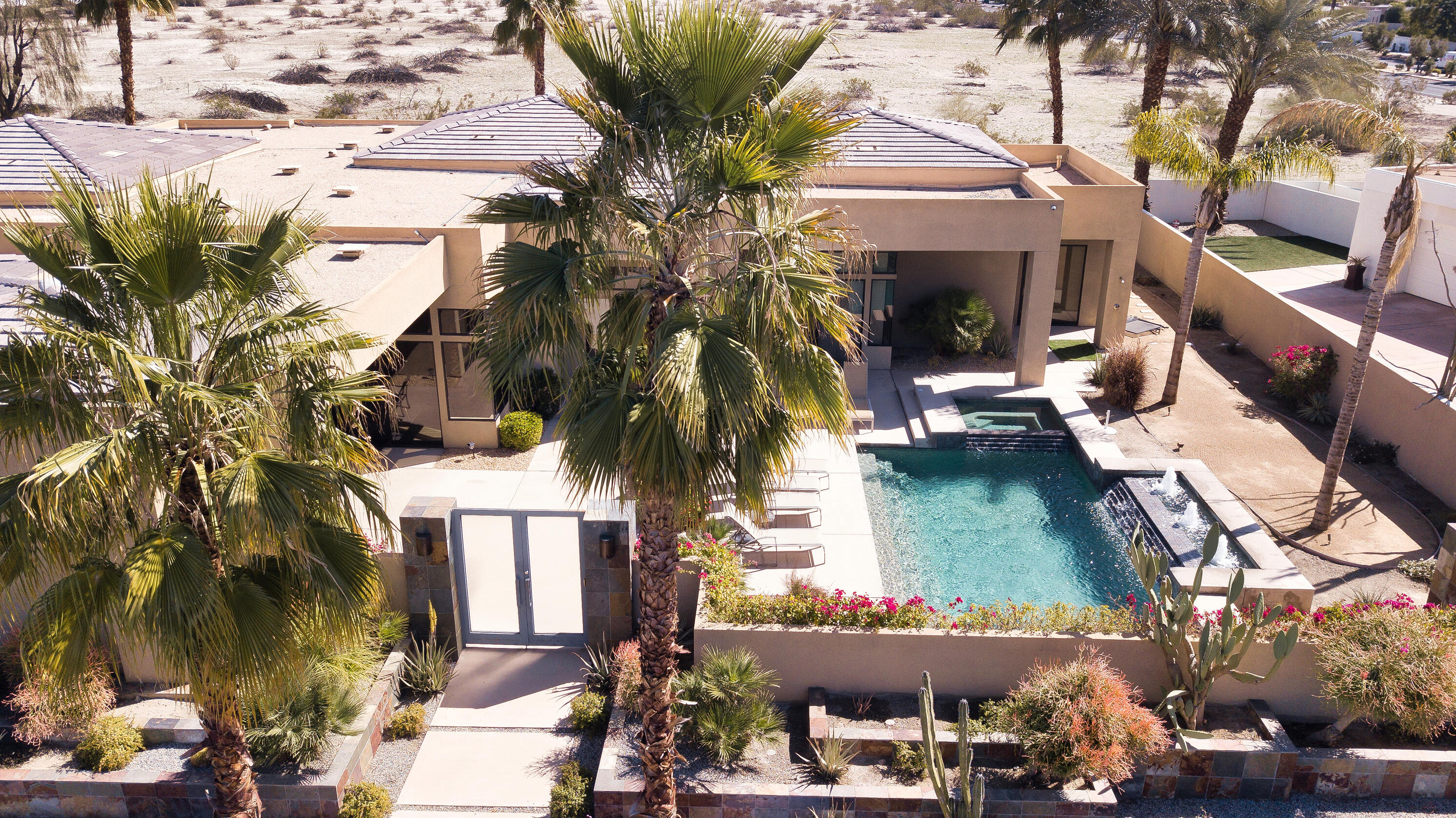 29 Sun Ridge Circle Rancho Mirage, CA 92270 - Photo 56 of 57 a view of multiple houses with a yard