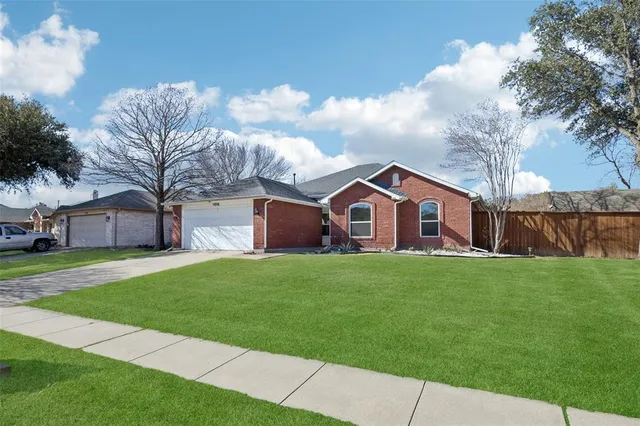 $360,000 | 1016 Grand Central Parkway, Saginaw, TX 76131