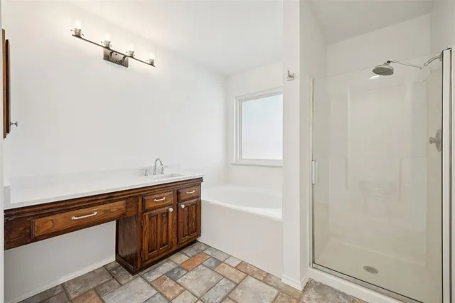 $360,000 | 1016 Grand Central Parkway, Saginaw, TX 76131