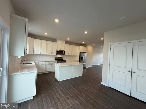 $3,200 | 33 East Front Street, Bridgeport, PA 19405