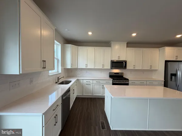 $3,200 | 33 East Front Street, Bridgeport, PA 19405