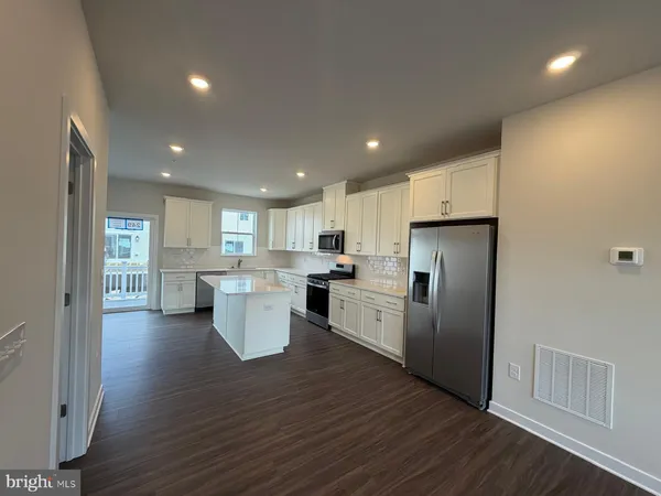 $3,200 | 33 East Front Street, Bridgeport, PA 19405