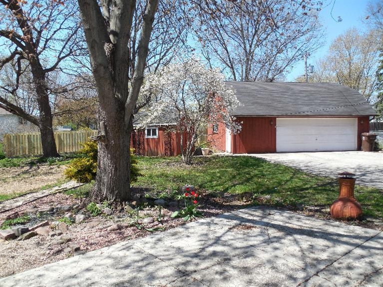 927 Hayes Street Crown Point, IN 46307 - Photo 5 of 10 767x575